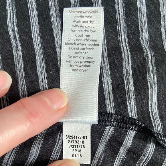 🆕 Athleta Women's Chi Striped Black/Bright White Striped Muscle Tank - Picture 8 of 9